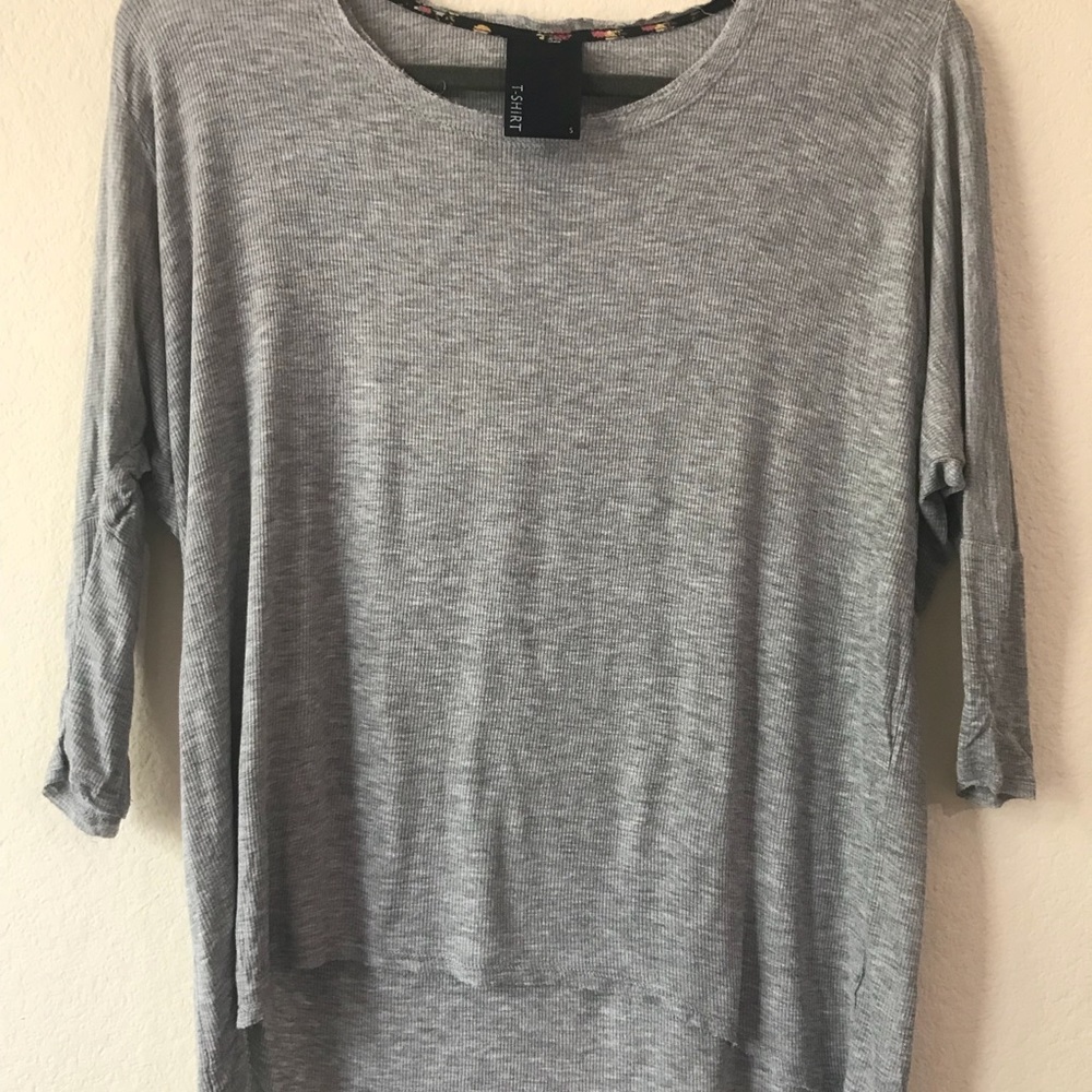 Dolan • Grey quarter sleeve lose fitting t-shirt